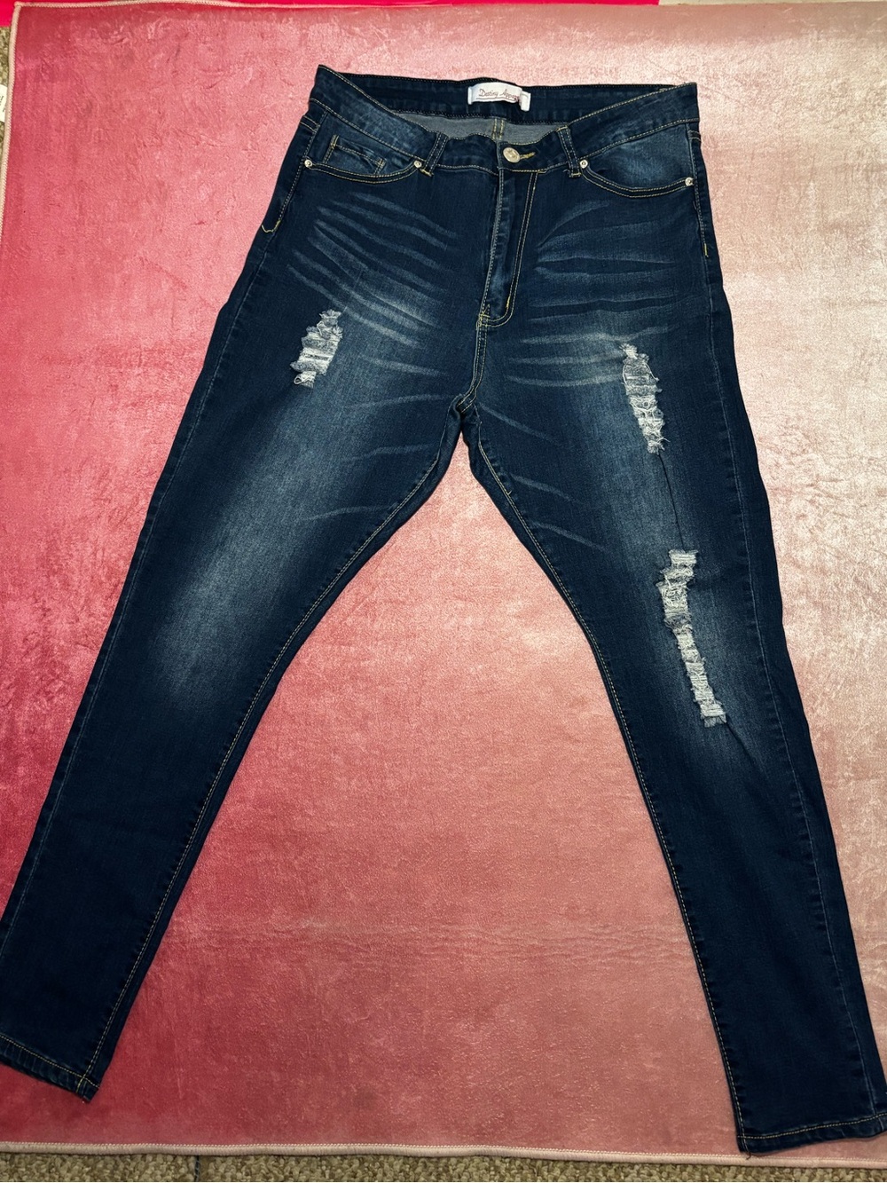 Dark Wash Women’s Jeans with Distressed Detail, Lightly Used💙 cute & casual!